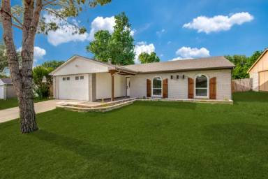 Main picture of 523 Windsor Dr