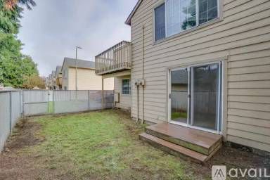 Main picture of 907 SE Park Crest Ave