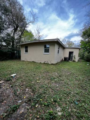 Main picture of 1558 W 31st St