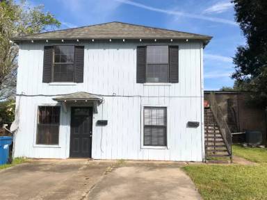 Main picture of 126 W Foch St