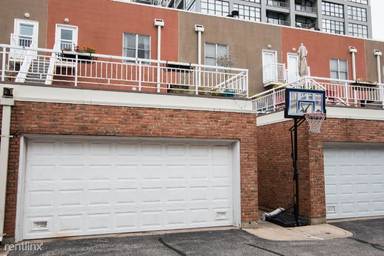 Main picture of 51 W 15th St