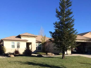 Main picture of 1761 Barney Ave