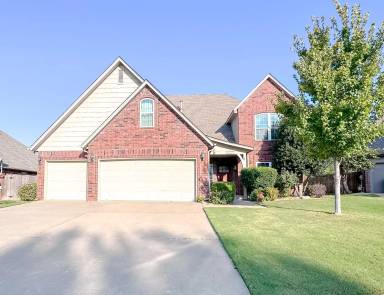 Main picture of 1608 W Lincoln Pl