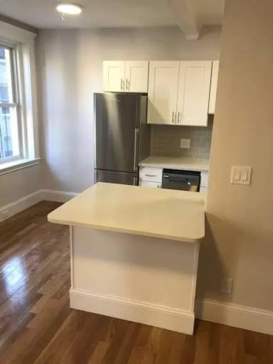 Main picture of 121 Park Dr