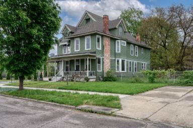 Main picture of 2154 Maplewood Ave