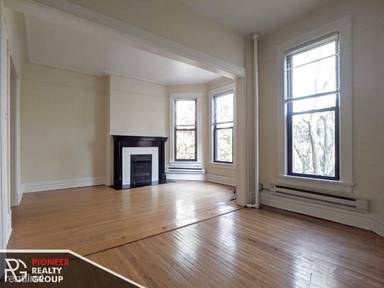 Main picture of 428-438 W Belden Ave