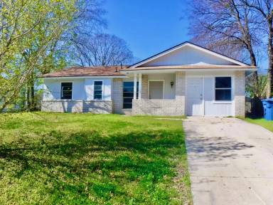 Main picture of 411 Lynhaven Dr