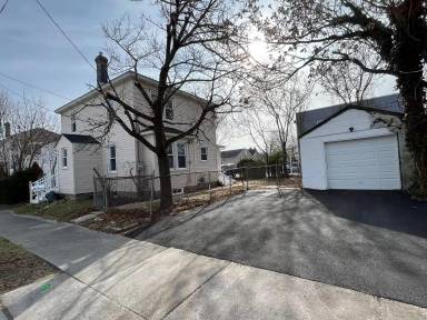 Main picture of 17 Brighton Ave