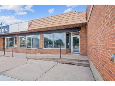 Main picture of 5611 Chicago Ave