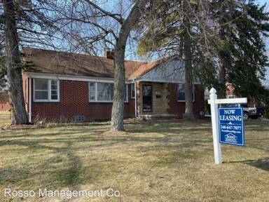 Main picture of 2703 Crooks Rd