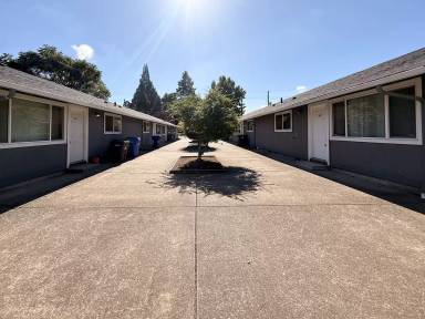 Main picture of 861 Chemawa Rd N