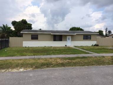 Main picture of 20420 NW 25th Ct