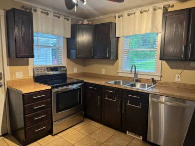 Main picture of 6 Logan Ln