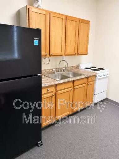 Main picture of 100 E Broadway St