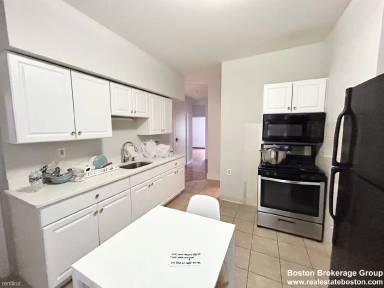Main picture of 96 E Cottage St