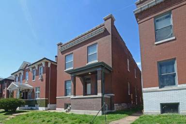 Main picture of 3449 Iowa Ave