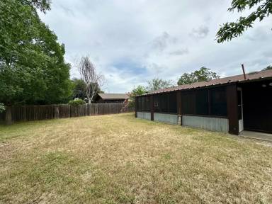Main picture of 208 E Lisa Dr