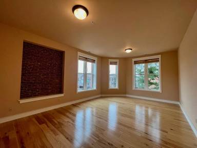 Main picture of 400 N Main St