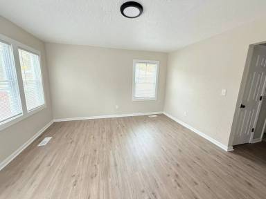 Main picture of 18370 Codding St