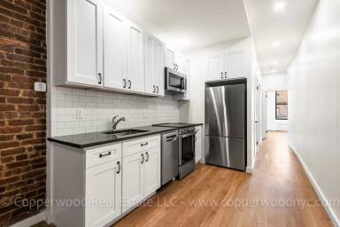 Main picture of 1590 1st Ave