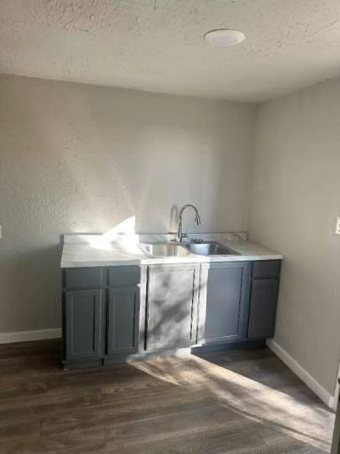 Main picture of 206 SW Park Ave