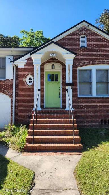 Main picture of 4250 Woodmere St