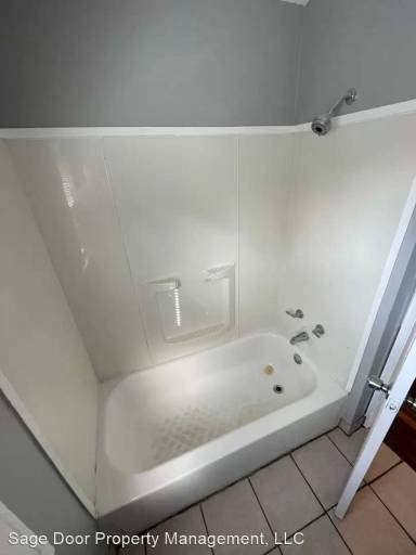 Main picture of 2420 E 51st St