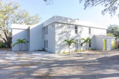 Main picture of 101 N Fernwood Ave