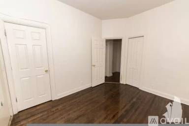 Main picture of 837 W Cornelia Ave