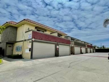 Main picture of 17181 Elm Ln