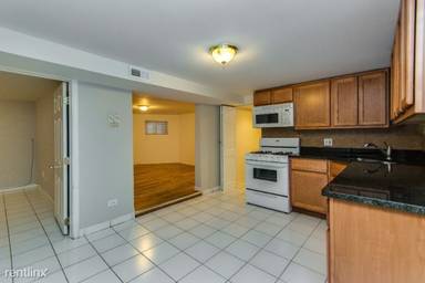 Main picture of 2223 W Addison St