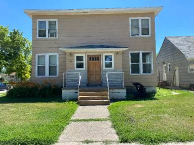 Main picture of 458 3rd St NE