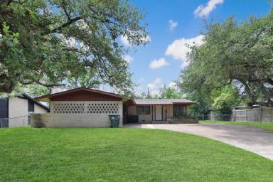 Main picture of 209 E Zenith Ave