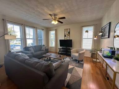 Main picture of 1275 W 27th St