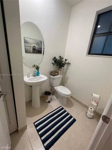 Main picture of 10013 W 32nd Ln