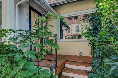 Main picture of 257 Corry St