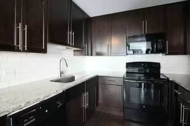 Main picture of 719 N Clark St