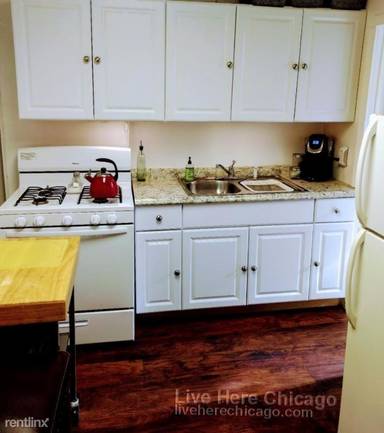 Main picture of 1946 N Wilmot Ave