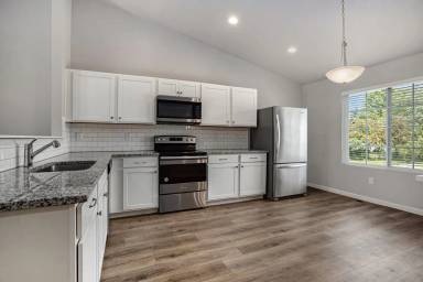 Main picture of 742 E Pine Hill Ave
