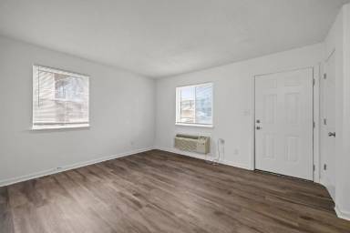 Main picture of 801 Hopkins St