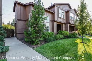 Main picture of 629 SW Peak View Pl