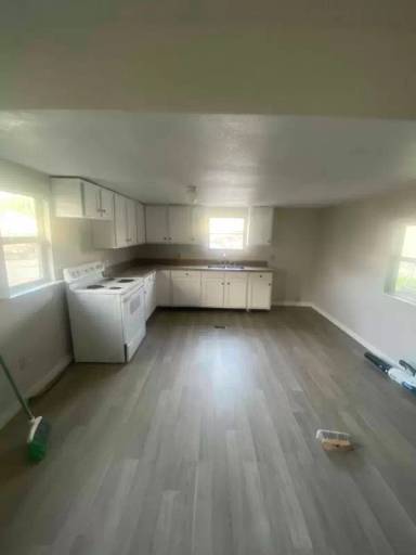 Main picture of 4458 Pine Tree Cir W