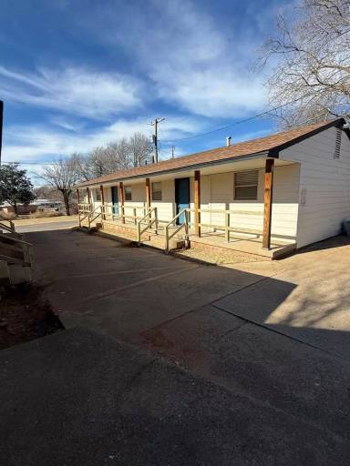 Main picture of 709 N Broadway St