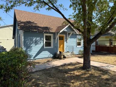 Main picture of 1069 E Main St