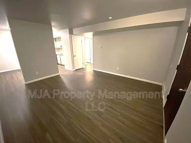 Main picture of 2523 S Lakecrest Dr