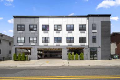 Main picture of 51 E Main St