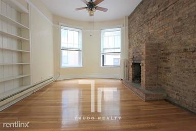 Main picture of 1220 N Dearborn St