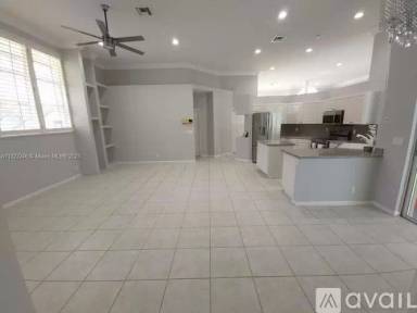 Main picture of 3090 Lakewood Cir