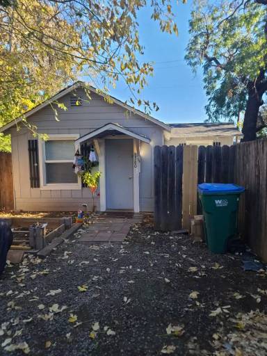 Main picture of 1380 Palm Ave