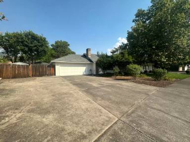 Main picture of 2906 Aldersgate Rd